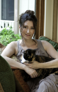 Sara Gruen (c) Lynne Harty Photography